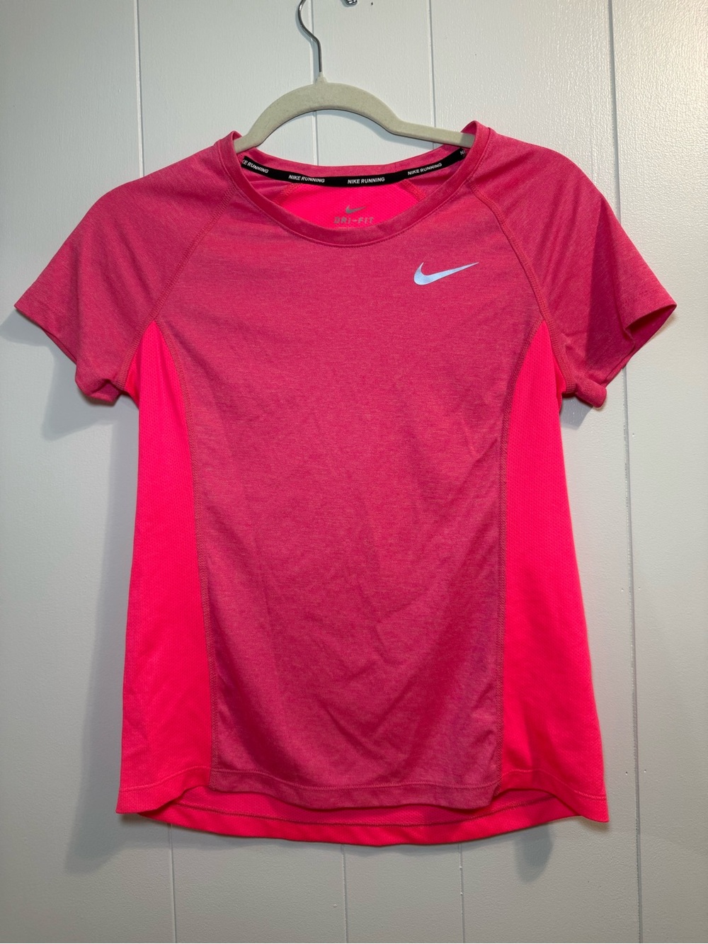 Nike Women's Pink Short Sleeve Performance Tee Size S activewear, workout